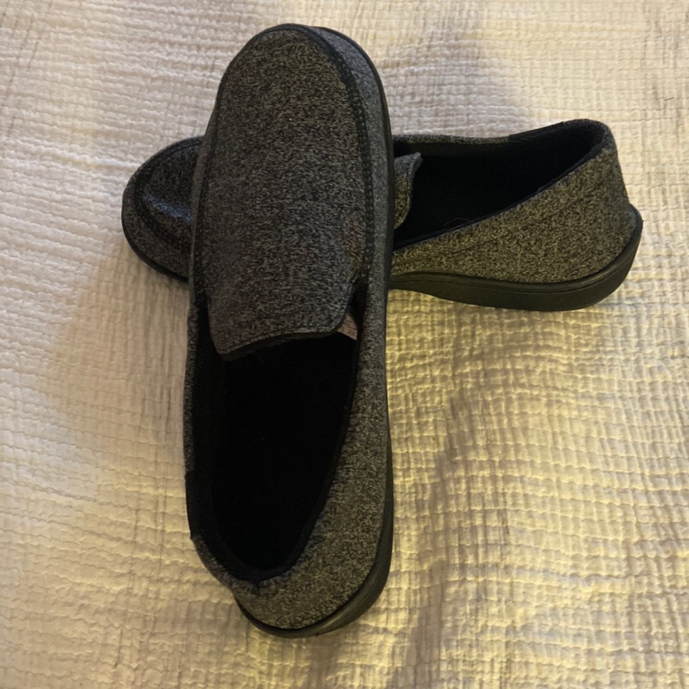 Men’s Isotoner slippers